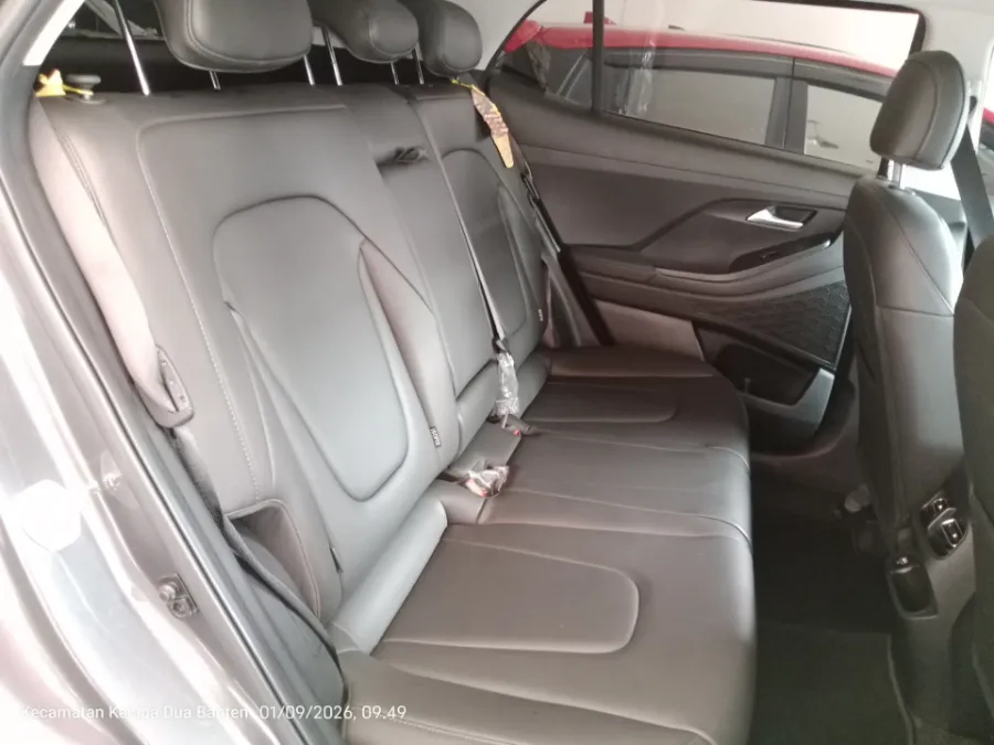 Foto Mobil Bekas Kabin Belakang Hyundai Creta 1.5 Trend tahun 2024