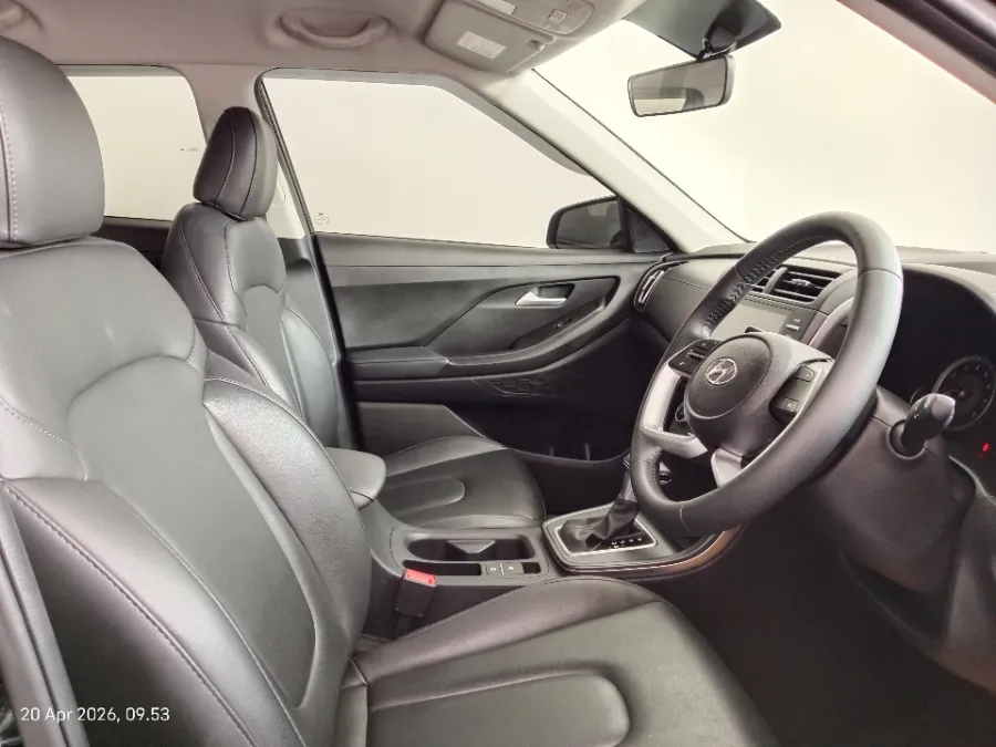 Foto Mobil Bekas Kabin Depan Hyundai Creta 1.5 Trend tahun 2024