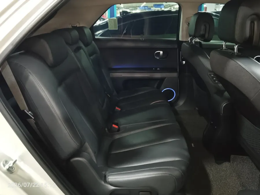 Foto Mobil Bekas Kabin Belakang Hyundai Ioniq 5 Long Range Prime tahun 2023