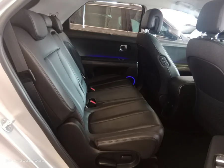 Foto Mobil Bekas Kabin Belakang Hyundai Ioniq 5 Long Range Prime tahun 2023
