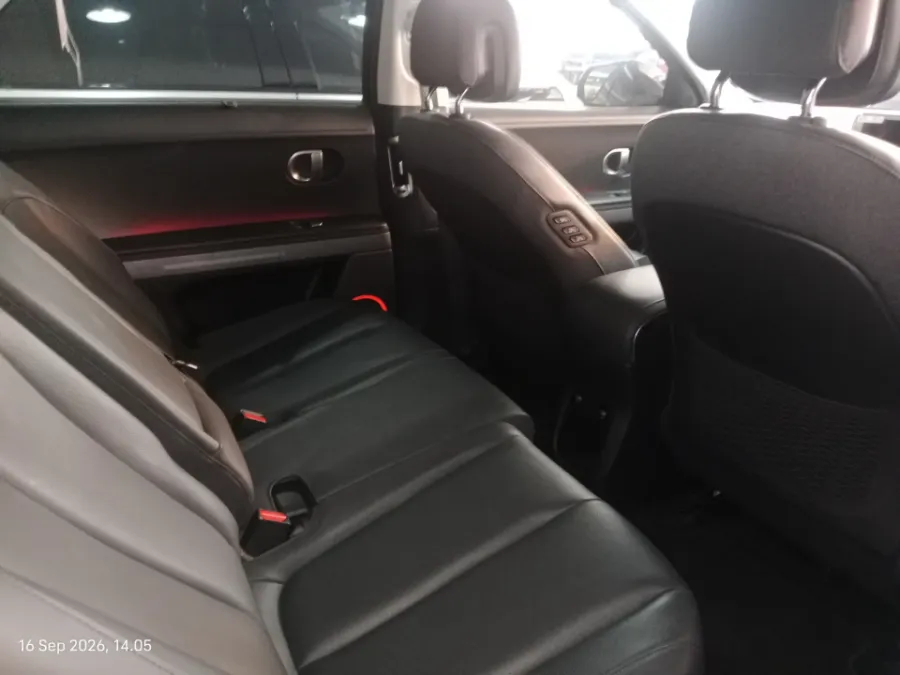 Foto Mobil Bekas Kabin Belakang Hyundai Ioniq 5 Long Range Prime tahun 2023