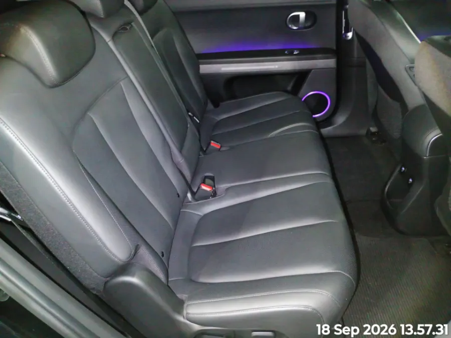 Foto Mobil Bekas Kabin Belakang Hyundai Ioniq 5 Long Range Prime tahun 2023