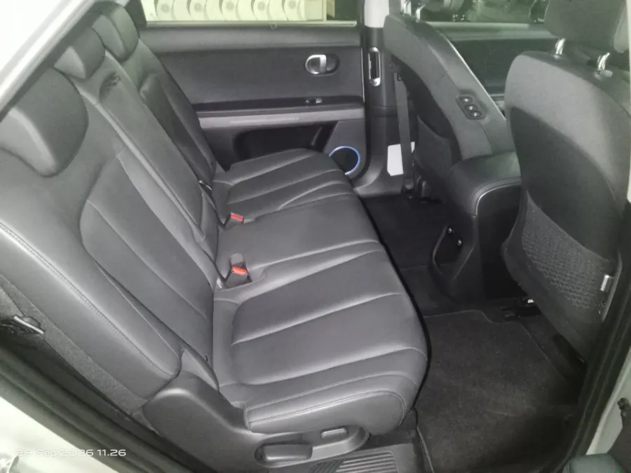 Foto Mobil Bekas Kabin Belakang Hyundai Ioniq 5 Long Range Prime tahun 2023