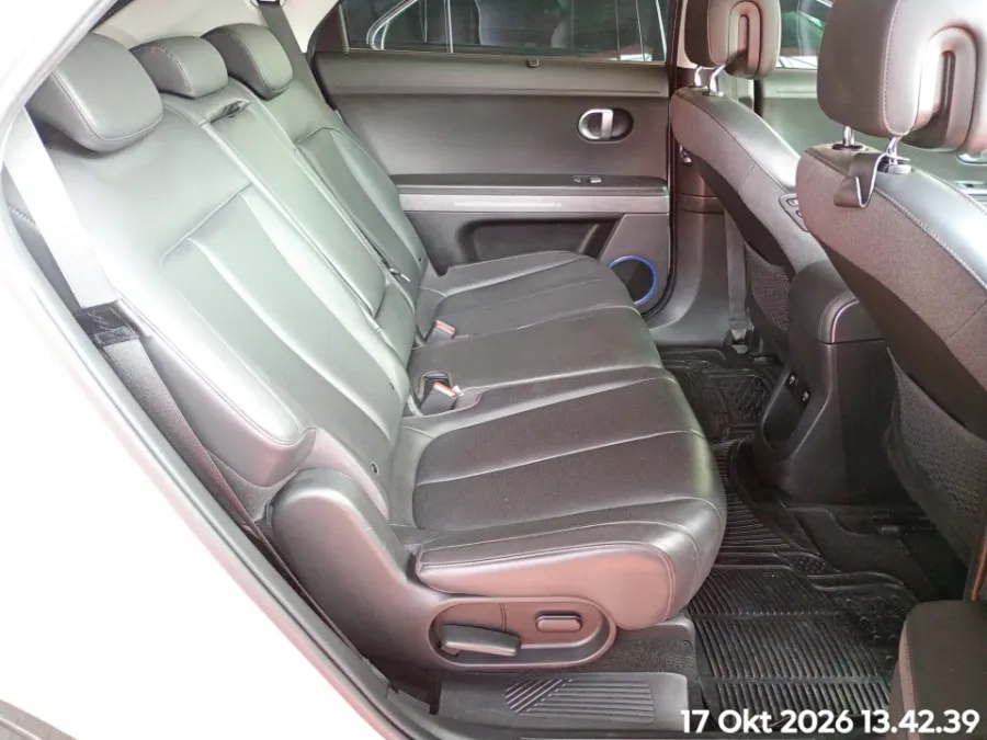 Foto Mobil Bekas Kabin Belakang Hyundai Ioniq 5 Long Range Prime tahun 2023