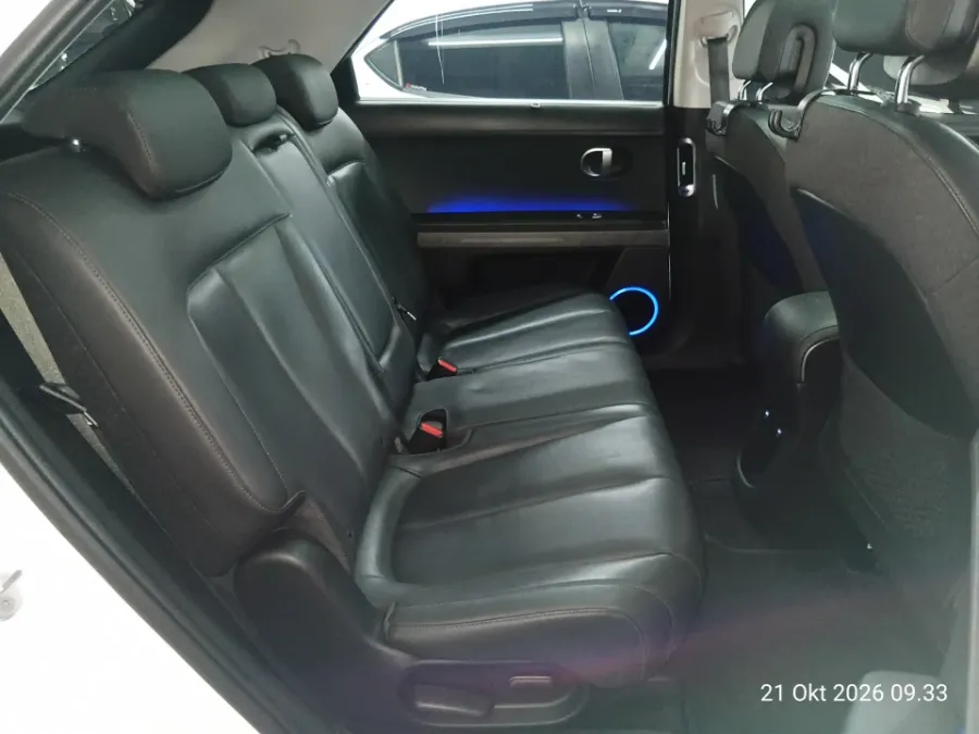 Foto Mobil Bekas Kabin Belakang Hyundai Ioniq 5 Long Range Prime tahun 2023