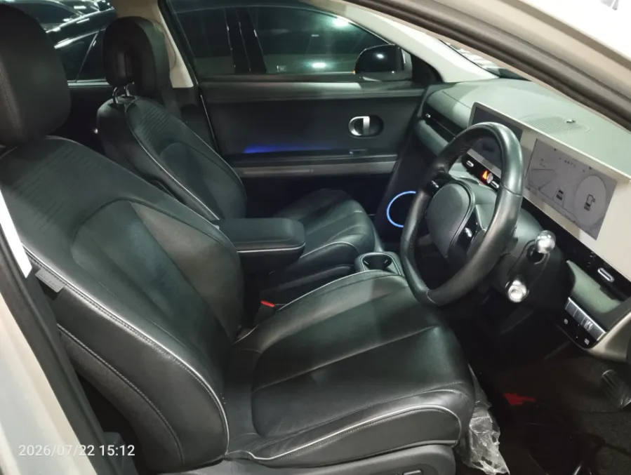 Foto Mobil Bekas Kabin Depan Hyundai Ioniq 5 Long Range Prime tahun 2023