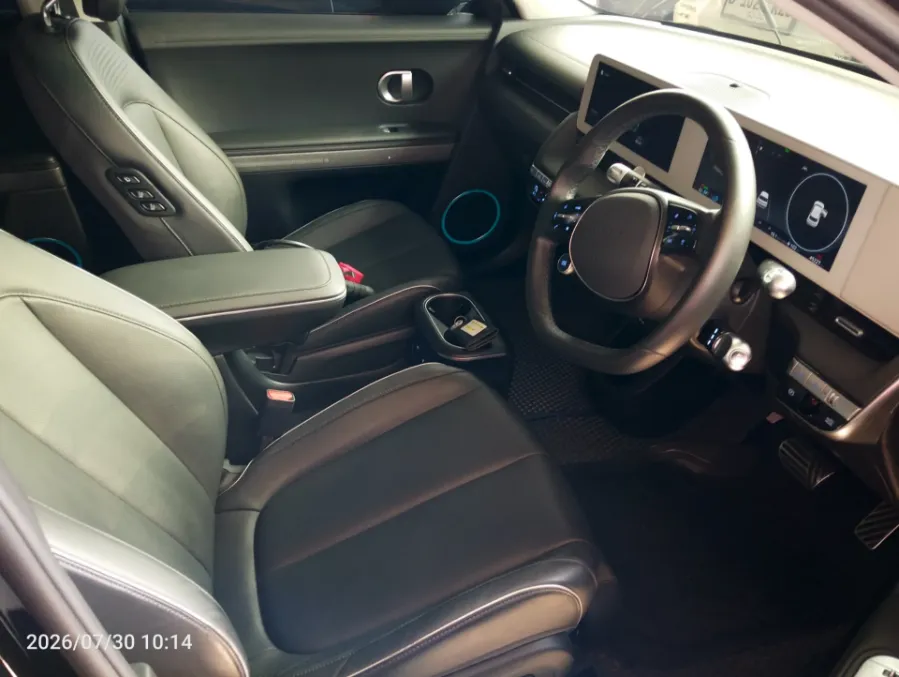 Foto Mobil Bekas Kabin Depan Hyundai Ioniq 5 Long Range Prime tahun 2023