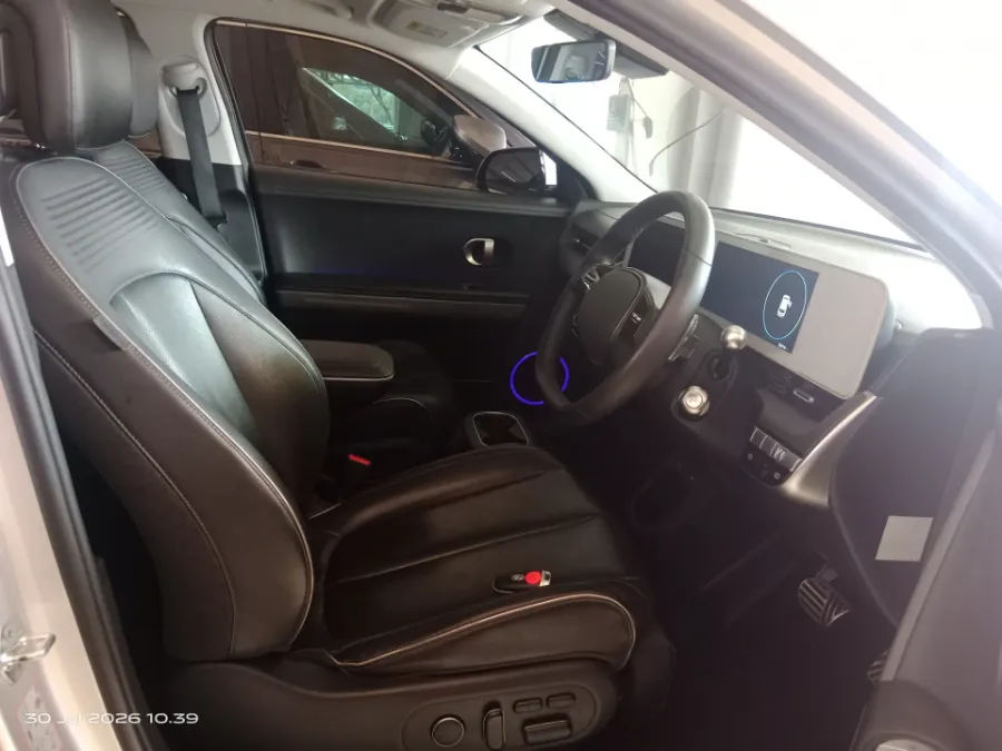 Foto Mobil Bekas Kabin Depan Hyundai Ioniq 5 Long Range Prime tahun 2023