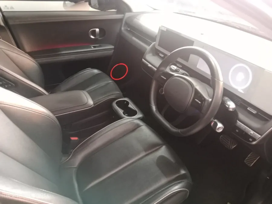 Foto Mobil Bekas Kabin Depan Hyundai Ioniq 5 Long Range Prime tahun 2023