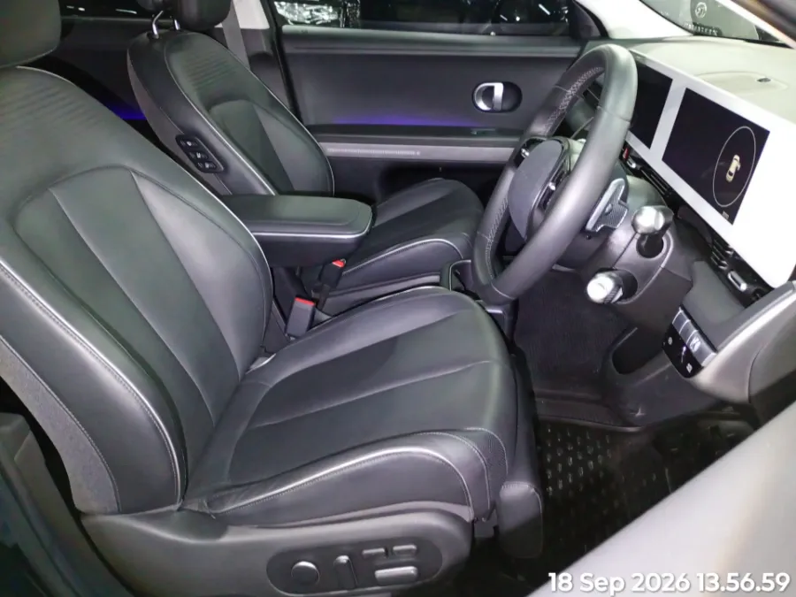 Foto Mobil Bekas Kabin Depan Hyundai Ioniq 5 Long Range Prime tahun 2023