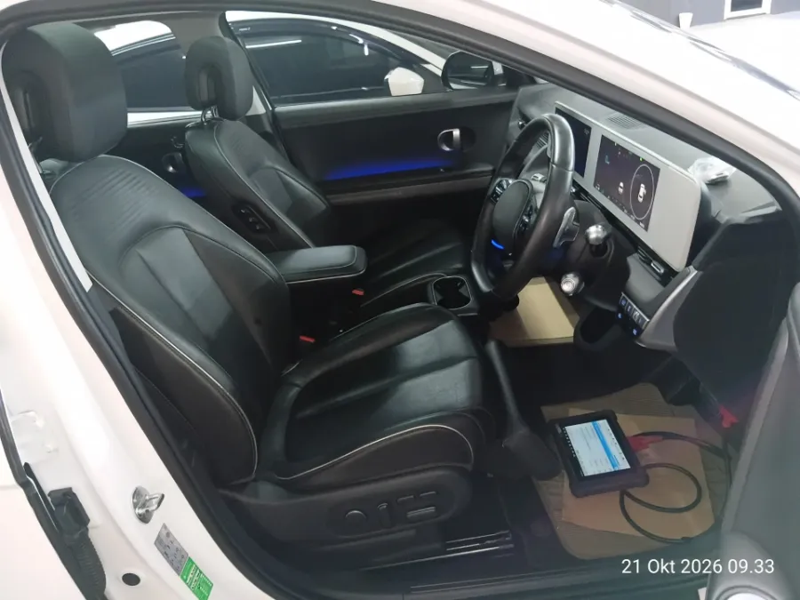 Foto Mobil Bekas Kabin Depan Hyundai Ioniq 5 Long Range Prime tahun 2023