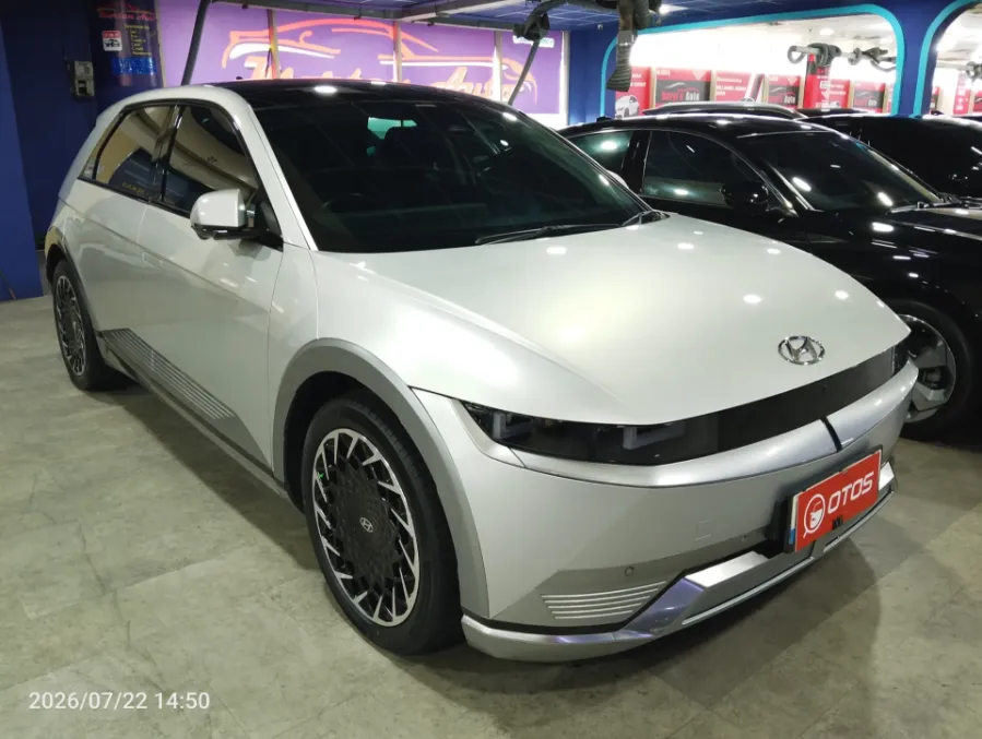 Foto Mobil Bekas Kanan Depan Hyundai Ioniq 5 Long Range Prime tahun 2023