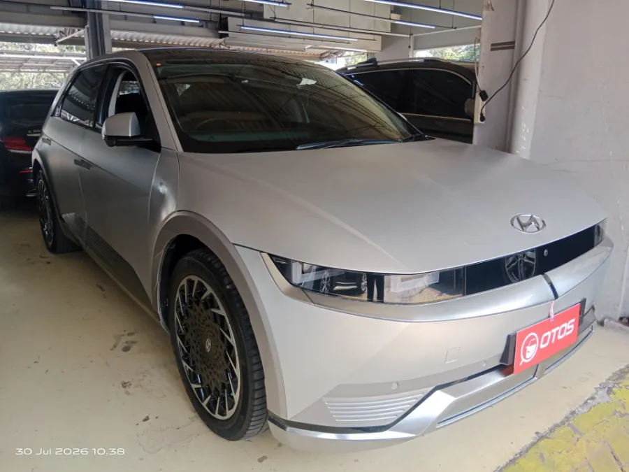 Foto Mobil Bekas Kanan Depan Hyundai Ioniq 5 Long Range Prime tahun 2023