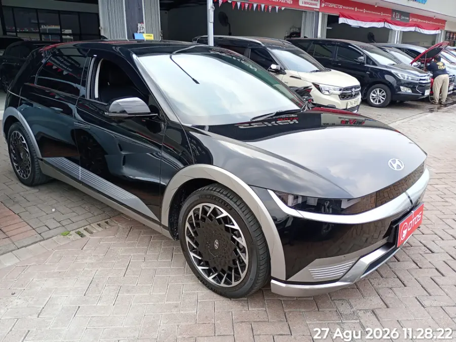 Foto Mobil Bekas Kanan Depan Hyundai Ioniq 5 Long Range Prime tahun 2023