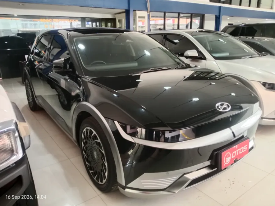 Foto Mobil Bekas Kanan Depan Hyundai Ioniq 5 Long Range Prime tahun 2023