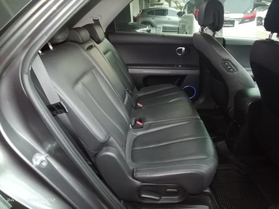 Foto Mobil Bekas Kabin Belakang Hyundai Ioniq 5 Long Range Signature tahun 2023