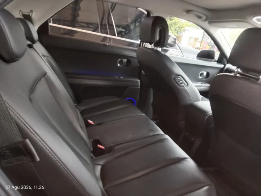 Foto Mobil Bekas Kabin Belakang Hyundai Ioniq 5 Long Range Signature tahun 2023