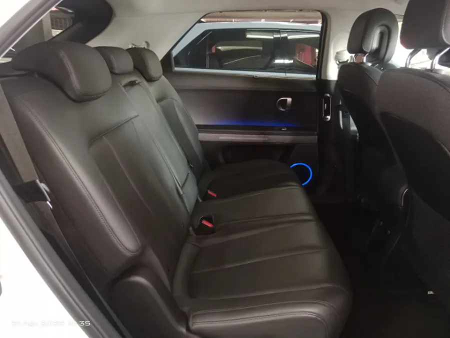 Foto Mobil Bekas Kabin Belakang Hyundai Ioniq 5 Long Range Signature tahun 2023