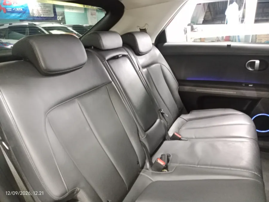 Foto Mobil Bekas Kabin Belakang Hyundai Ioniq 5 Long Range Signature tahun 2023
