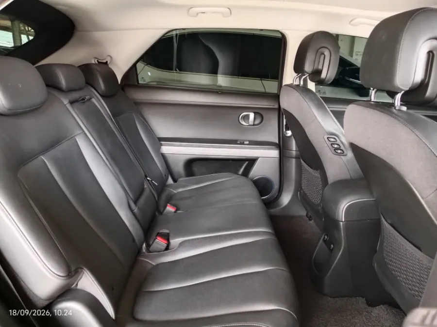 Foto Mobil Bekas Kabin Belakang Hyundai Ioniq 5 Long Range Signature tahun 2023