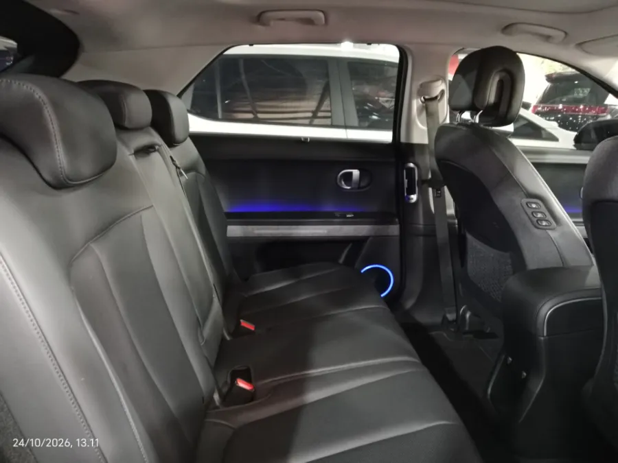 Foto Mobil Bekas Kabin Belakang Hyundai Ioniq 5 Long Range Signature tahun 2023
