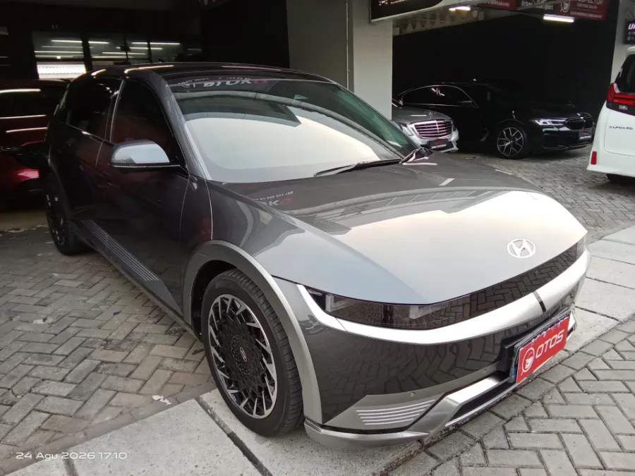 Foto Mobil Bekas Kanan Depan Hyundai Ioniq 5 Long Range Signature tahun 2023