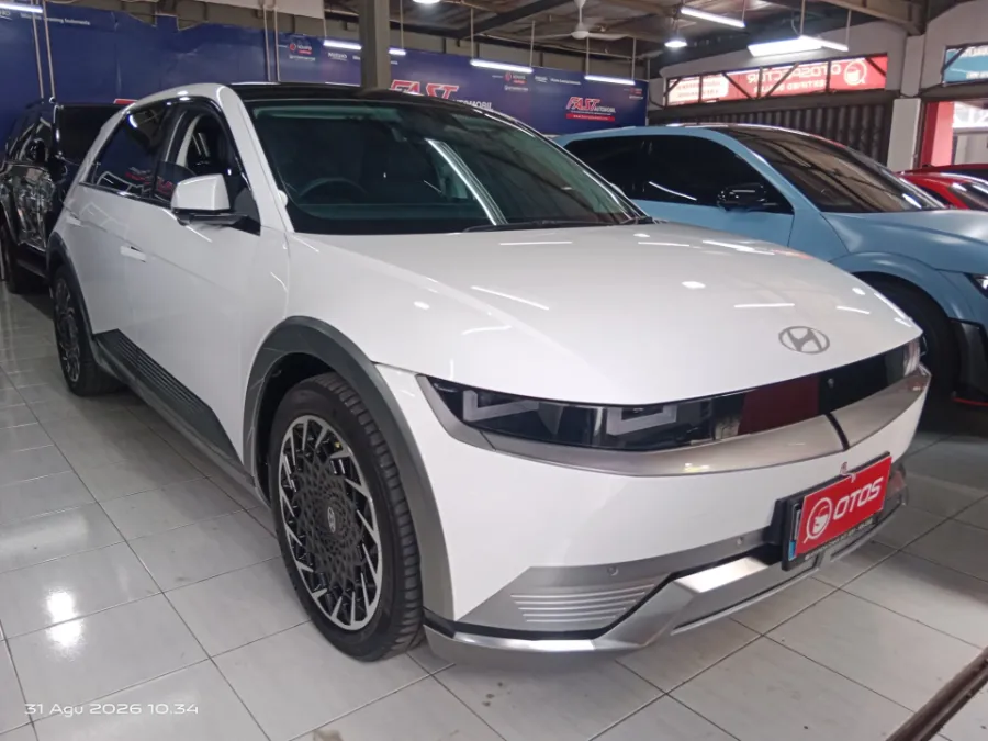 Foto Mobil Bekas Kanan Depan Hyundai Ioniq 5 Long Range Signature tahun 2023