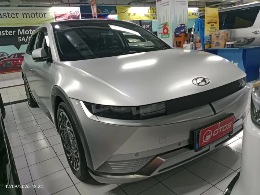 Foto Mobil Bekas Kanan Depan Hyundai Ioniq 5 Long Range Signature tahun 2023