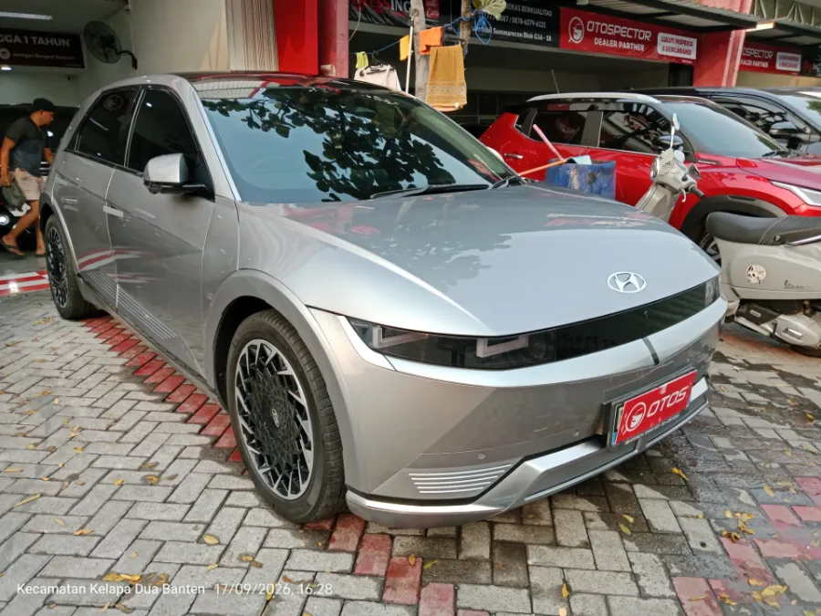 Foto Mobil Bekas Kanan Depan Hyundai Ioniq 5 Long Range Signature tahun 2023