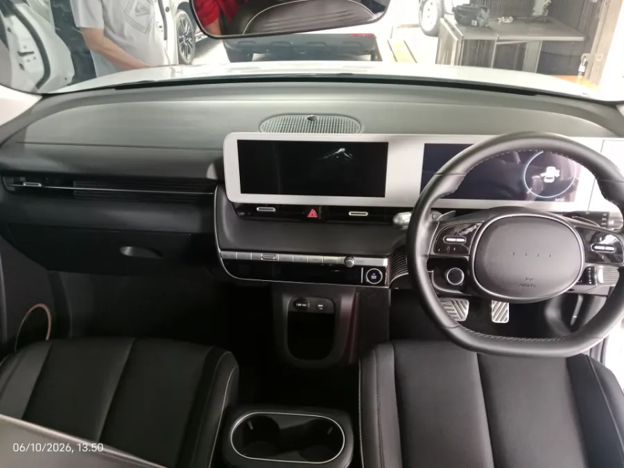 Foto Mobil Bekas Dashboard Hyundai Ioniq 5 Standard Range Signature tahun 2022