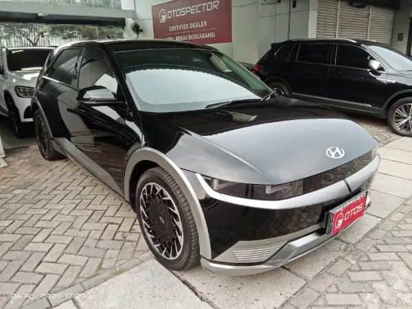 2023 Hyundai Ioniq 5 Standard Range Signature - Foto 1 dari 5
