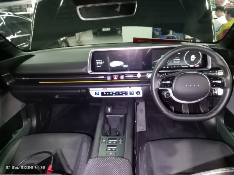 Foto Mobil Bekas Dashboard Hyundai Ioniq 6 Standard tahun 2023