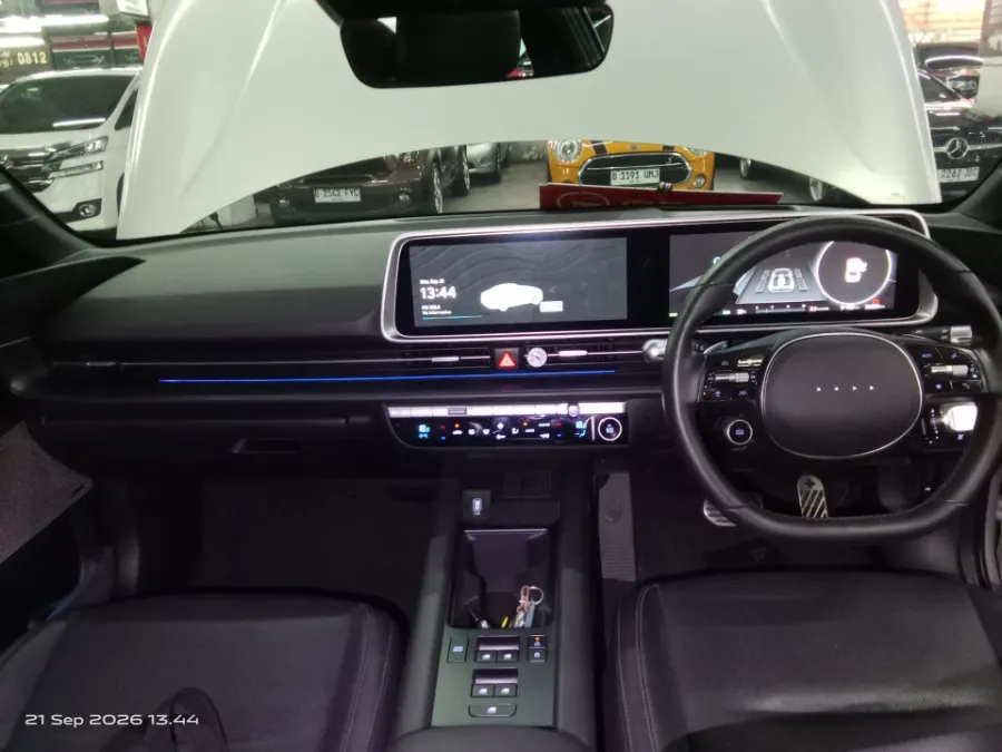 Foto Mobil Bekas Dashboard Hyundai Ioniq 6 Standard tahun 2023