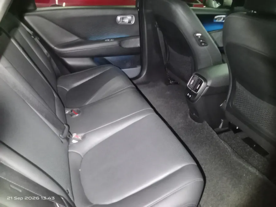 Foto Mobil Bekas Kabin Belakang Hyundai Ioniq 6 Standard tahun 2023