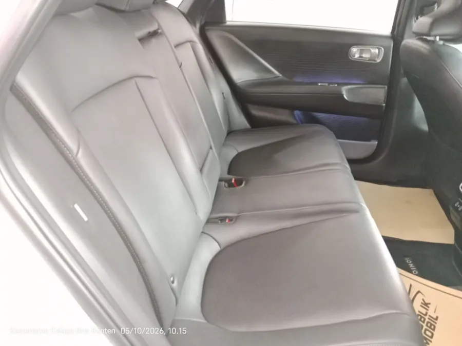 Foto Mobil Bekas Kabin Belakang Hyundai Ioniq 6 Standard tahun 2023