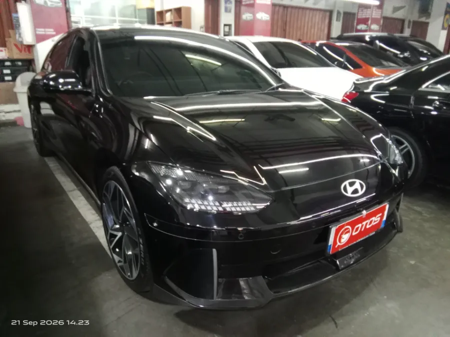 Foto Mobil Bekas Kanan Depan Hyundai Ioniq 6 Standard tahun 2023