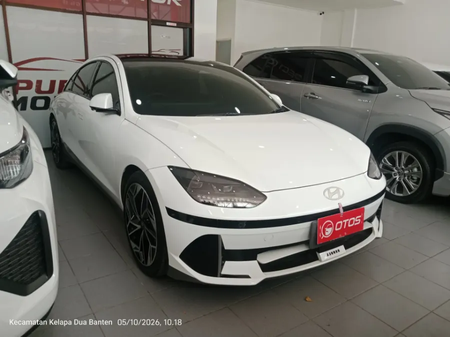 Foto Mobil Bekas Kanan Depan Hyundai Ioniq 6 Standard tahun 2023