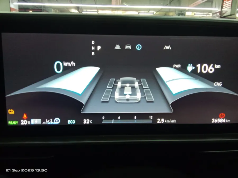 Foto Mobil Bekas Odometer Hyundai Ioniq 6 Standard tahun 2023