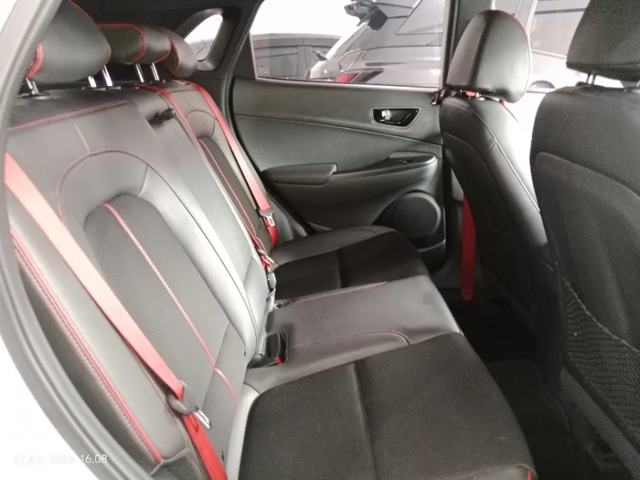 Foto Mobil Bekas Kabin Belakang Hyundai Kona 2.0 tahun 2020