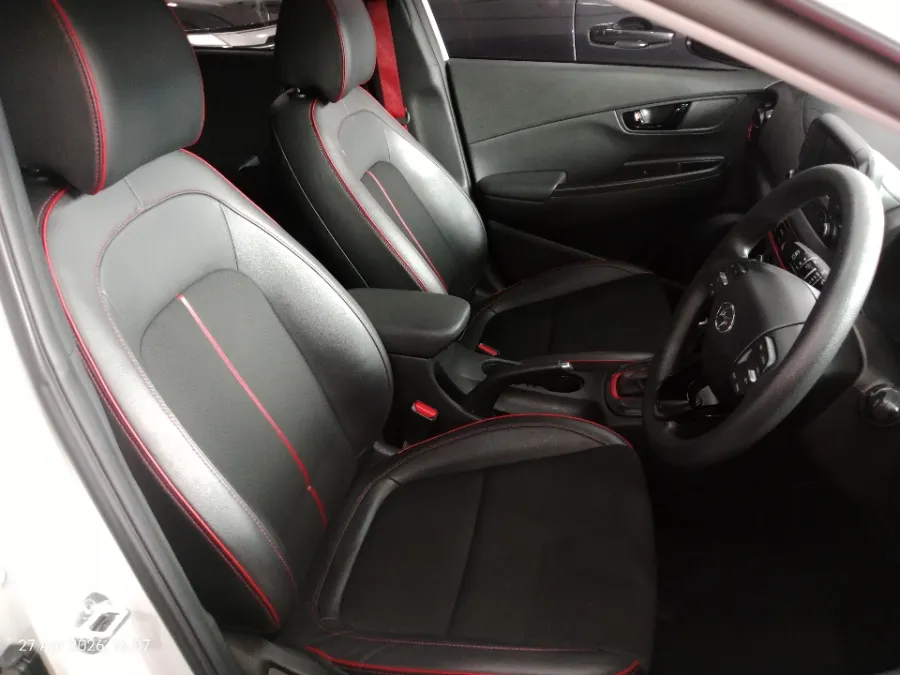 Foto Mobil Bekas Kabin Depan Hyundai Kona 2.0 tahun 2020