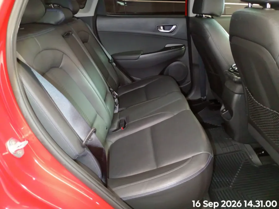 Foto Mobil Bekas Kabin Belakang Hyundai Kona 2.0 tahun 2021
