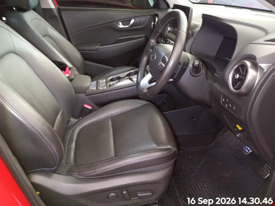 Foto Mobil Bekas Kabin Depan Hyundai Kona 2.0 tahun 2021