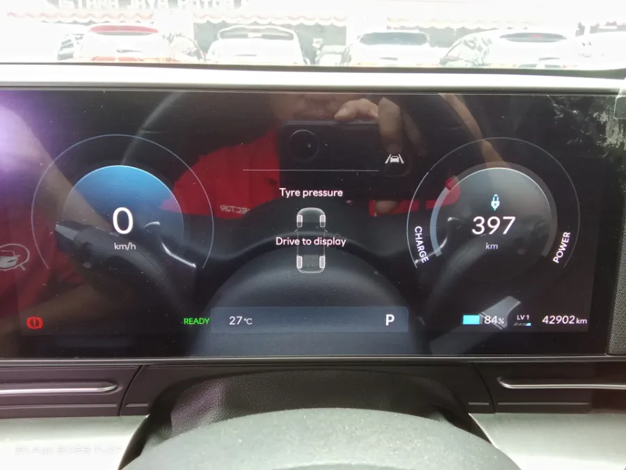 Foto Mobil Bekas Odometer Hyundai Kona EV Signature Long Range tahun 2024