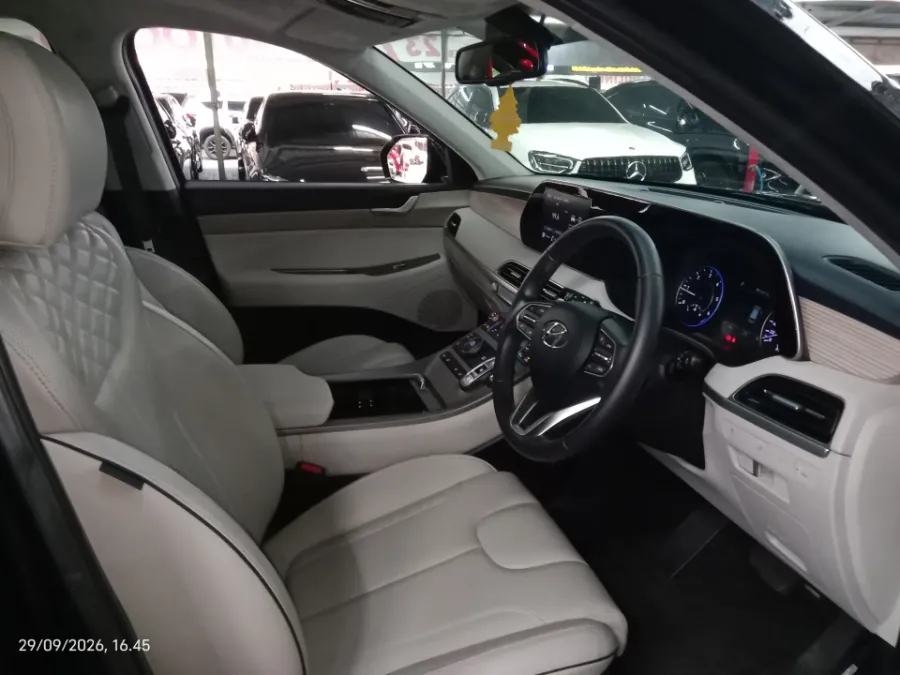 Foto Mobil Bekas Kabin Depan Hyundai Palisade 2.2 tahun 2022