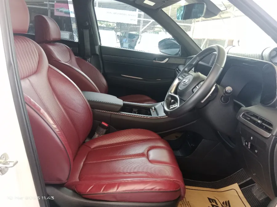 Foto Mobil Bekas Kabin Depan Hyundai Palisade 2.2 tahun 2023