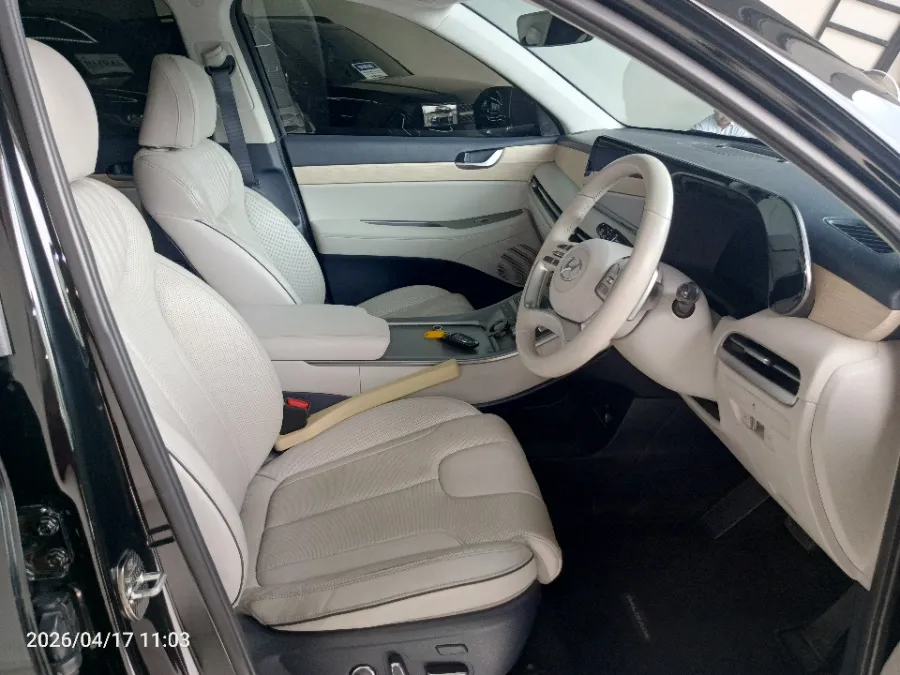 Foto Mobil Bekas Kabin Depan Hyundai Palisade 2.2 tahun 2023