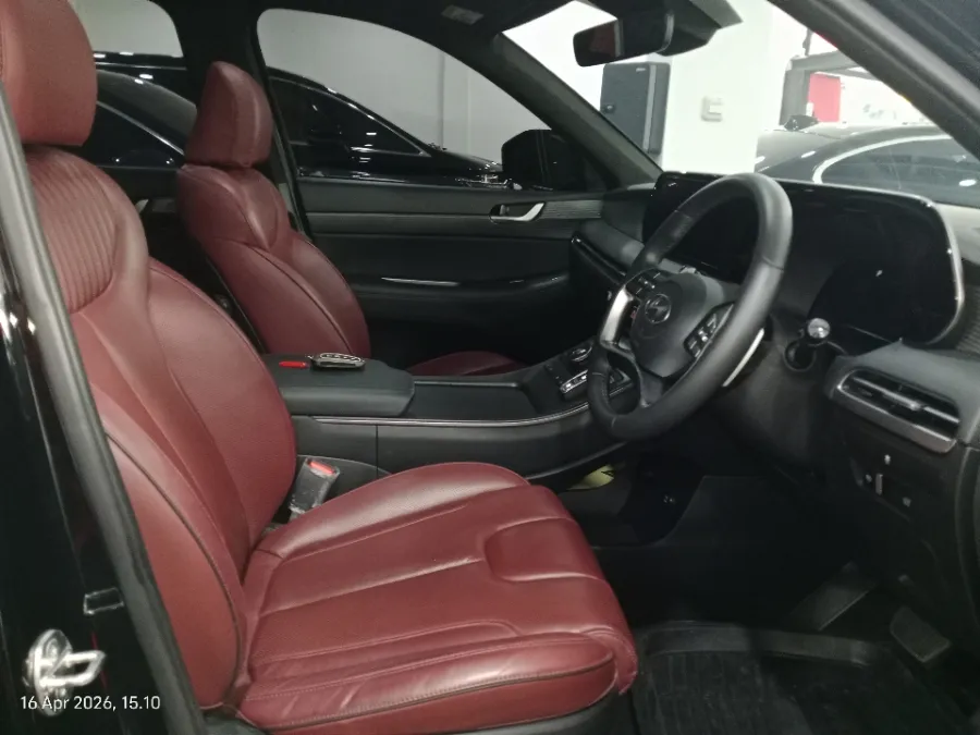 Foto Mobil Bekas Kabin Depan Hyundai Palisade 2.2 tahun 2023
