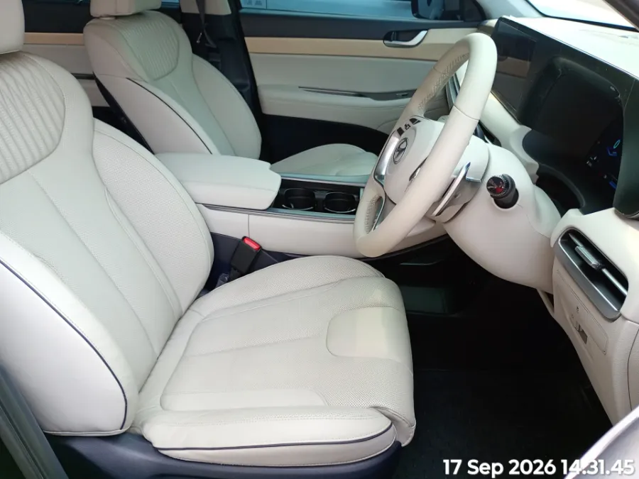 Foto Mobil Bekas Kabin Depan Hyundai Palisade 2.2 tahun 2023