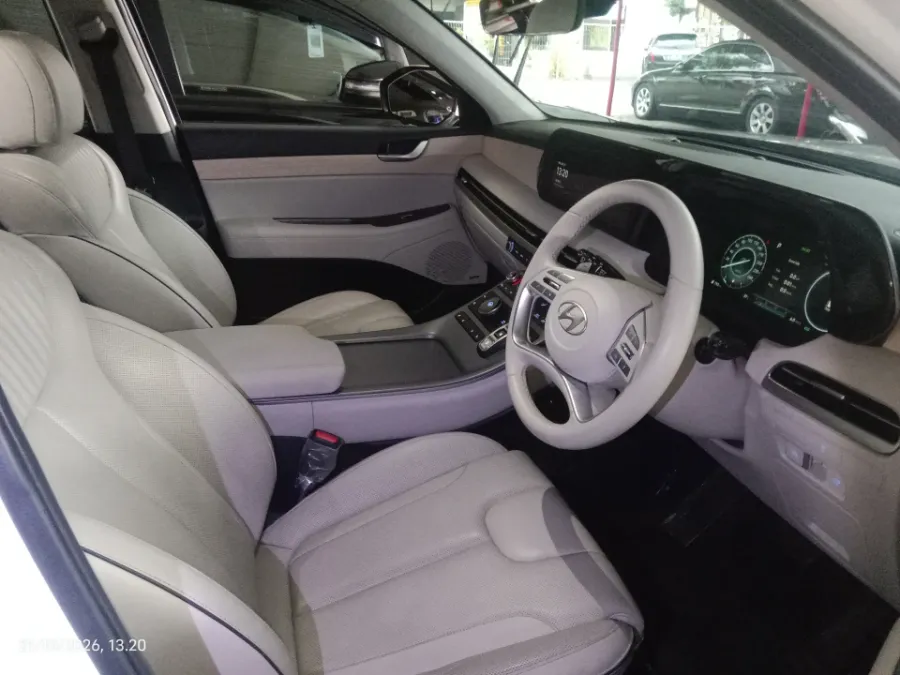 Foto Mobil Bekas Kabin Depan Hyundai Palisade 2.2 tahun 2023