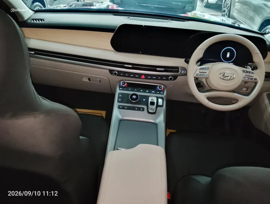 Foto Mobil Bekas Dashboard Hyundai Palisade 2.2 tahun 2024